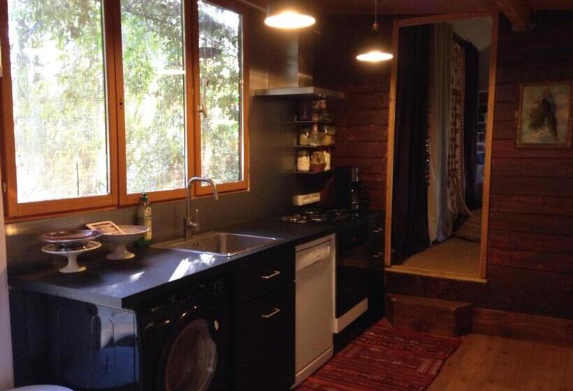 منزل غرفتين نوم, Au Chat Qui Pêche