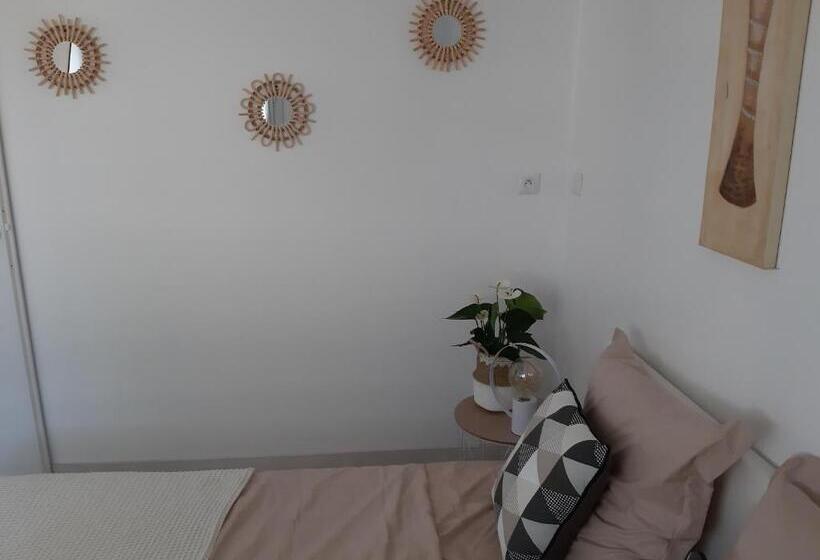Апартаменты 1 Спальня Вид на Сад, La Casita Sérignanaise