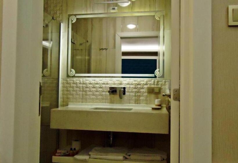 غرفة قياسية ثلاثية, Berrak Otel