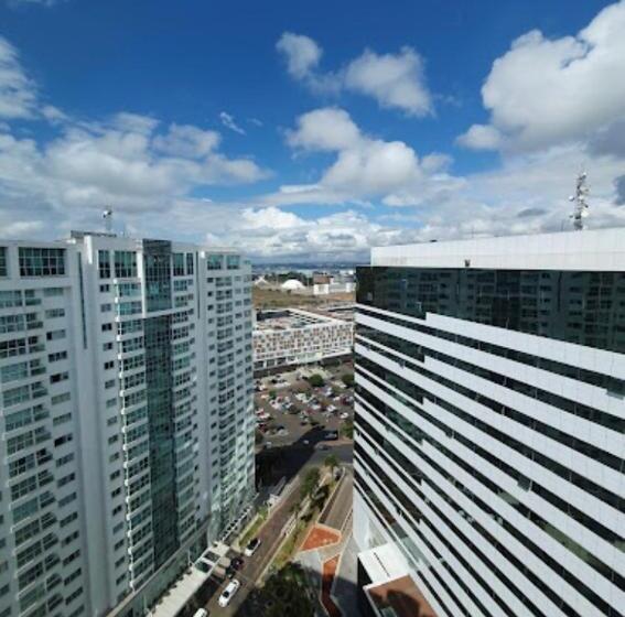 استودیوی استاندارد, Biarritz