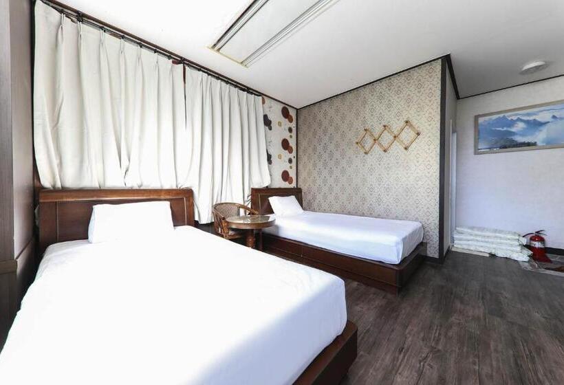 Quarto Estandar, Hamduk Pungkyungchae Pension