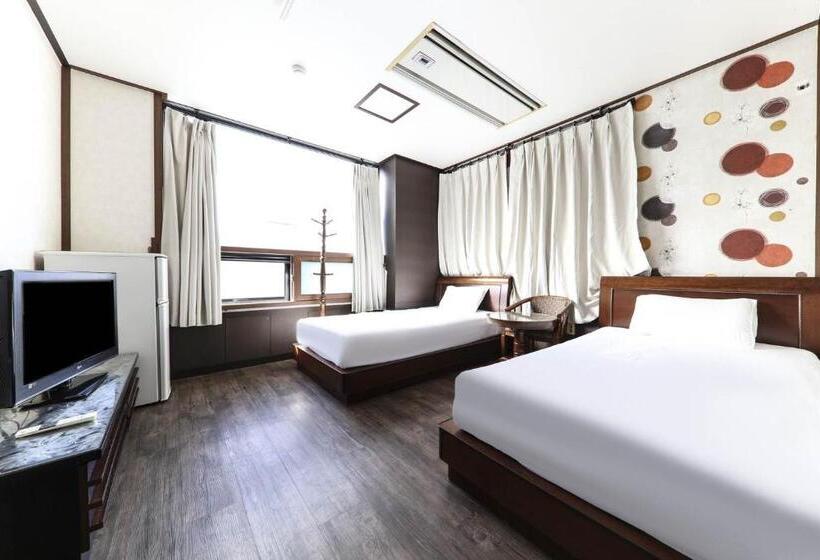 Quarto Estandar, Hamduk Pungkyungchae Pension