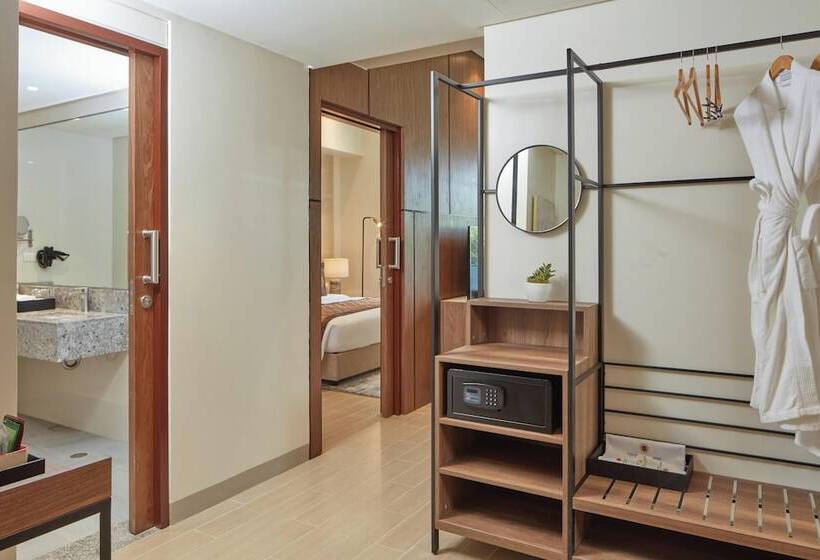 Suite Executive, Grand Westside