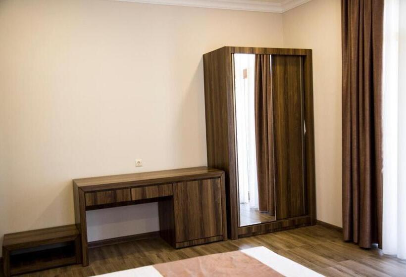 اتاق خانوادگی, Kolkhi Shekvetili