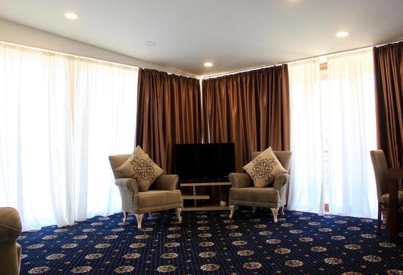 سوئیت با تخت بزرگ, Kolkhi Shekvetili