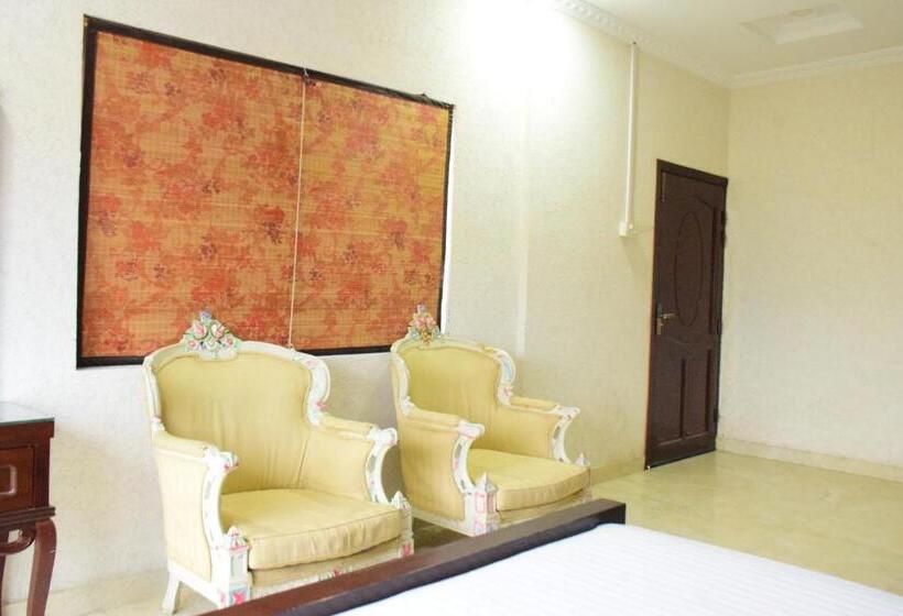 اتاق استاندارد با چشم‌انداز دریاچه, Orange Lake Resort