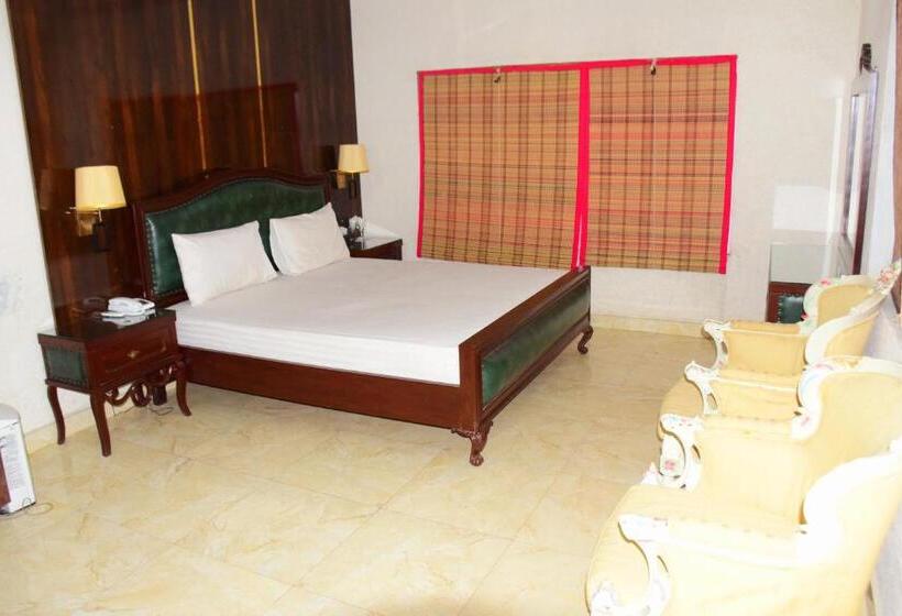 اتاق استاندارد با چشم‌انداز دریاچه, Orange Lake Resort