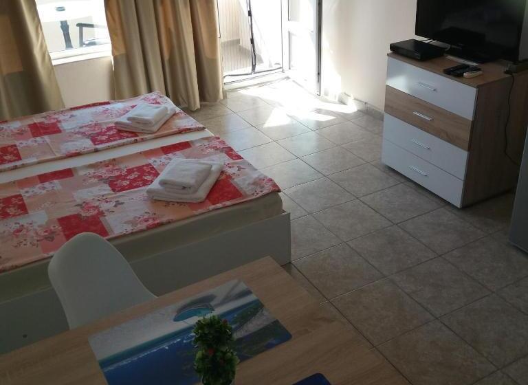 Трехместный Номер Стандарт с Балконом, къща за гости семейство маврови