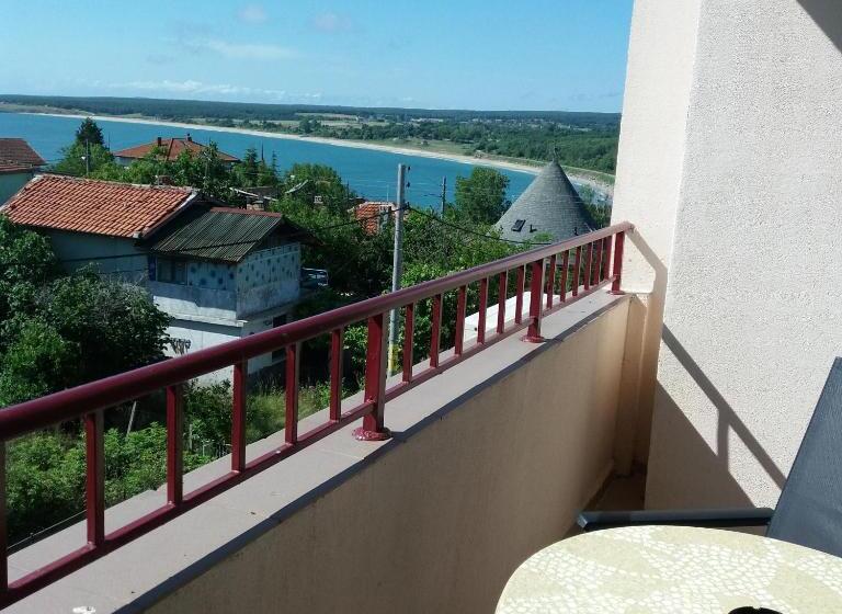 Трехместный Номер Стандарт с Балконом, къща за гости семейство маврови