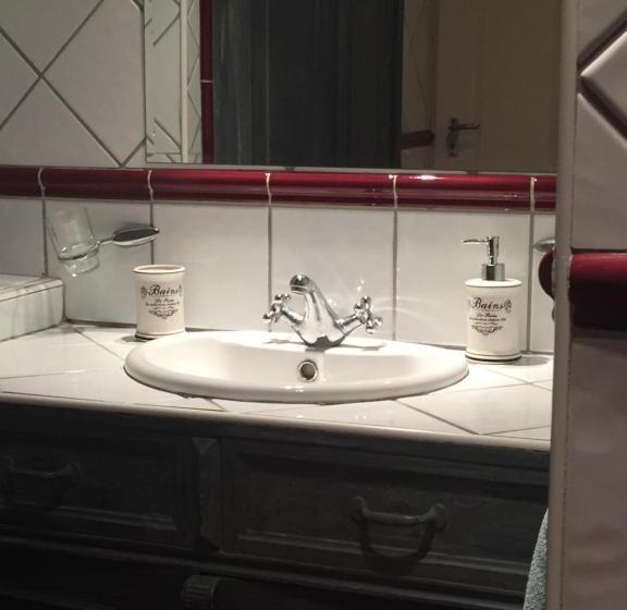 Семейный Номер, Kertész Ház