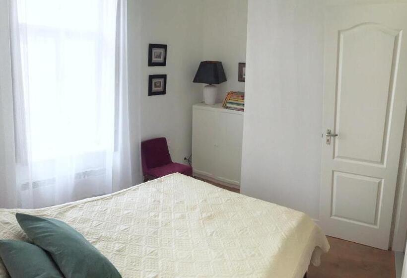 Люкс, Kertész Ház