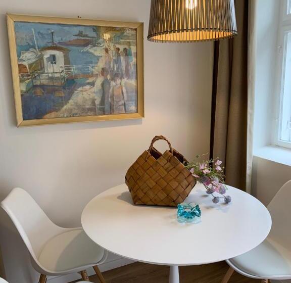 Номер Стандарт, Kertész Ház