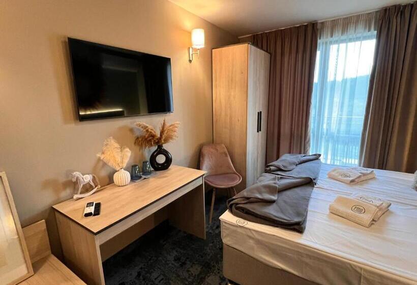 标准间, Pino Villa, Casa, Cucina е Terrazza