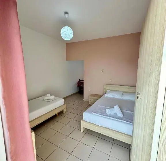 Habitació Triple Clàssica, Elysian Sunset Studios
