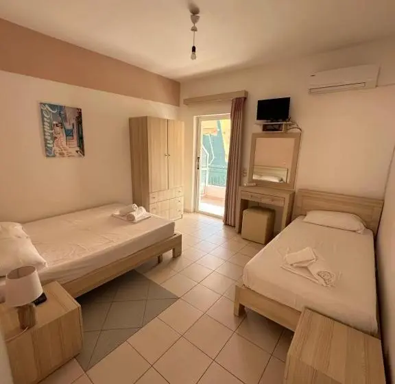 Habitació Triple Estàndard, Elysian Sunset Studios