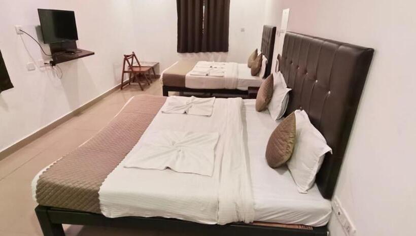 Familjesvit, Beach Comforts By Balaji Inn