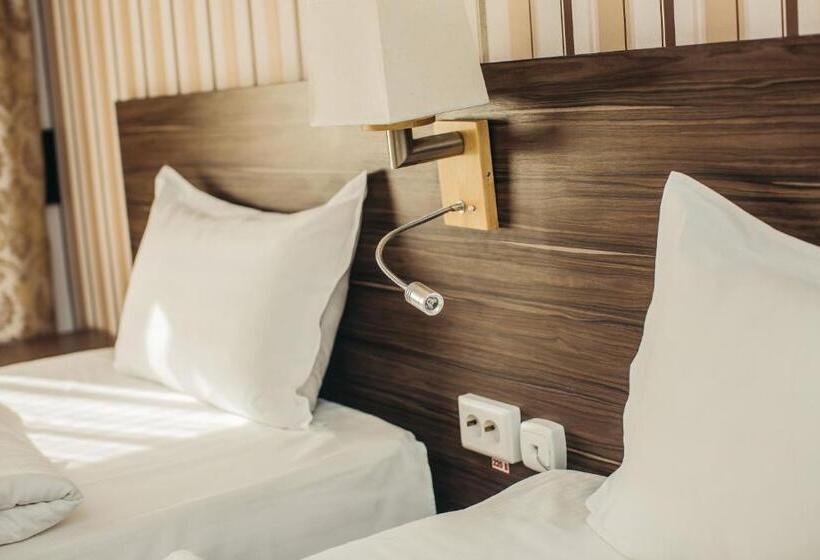 سوییت خانوادگی, Dostar