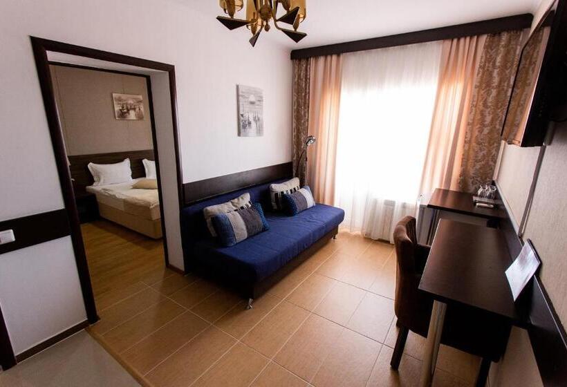 سوییت خانوادگی, Dostar