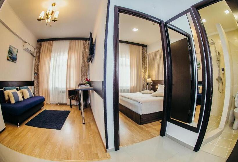 سوییت جونیور با چشم‌انداز دریا, Dostar