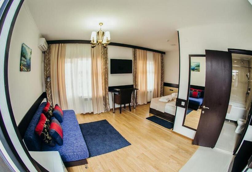 سوییت جونیور لوکس, Dostar