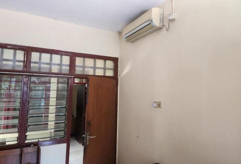 חדר אקונומי יחיד, Oyo 93869 Regina Homestay Syariah