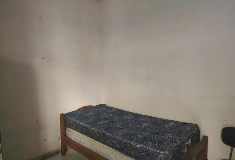 חדר אקונומי יחיד, Oyo 93869 Regina Homestay Syariah