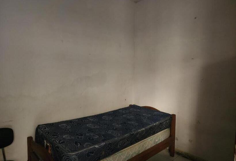 חדר סטנדרט עם מיטת קינג, Oyo 93869 Regina Homestay Syariah