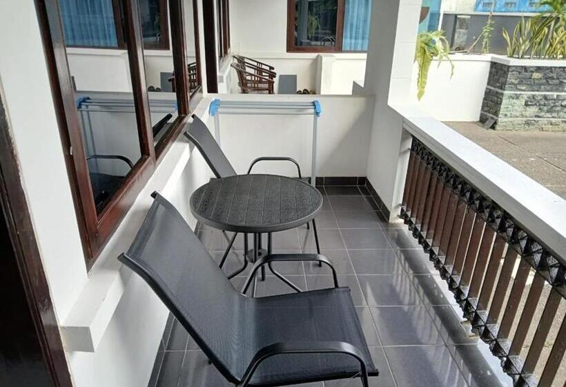 이코노미 룸, Pondok Putri