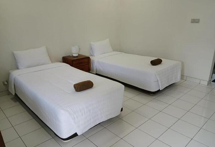 이코노미 룸, Pondok Putri