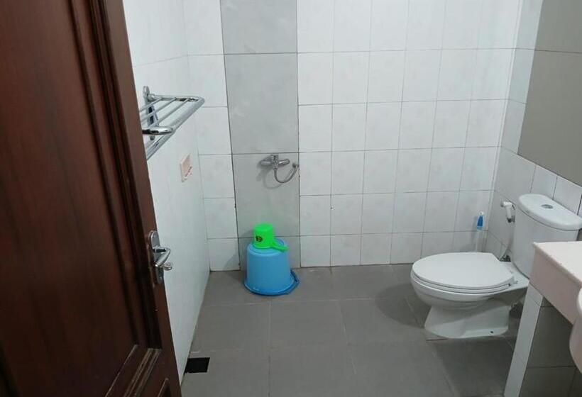 이코노미 룸, Pondok Putri