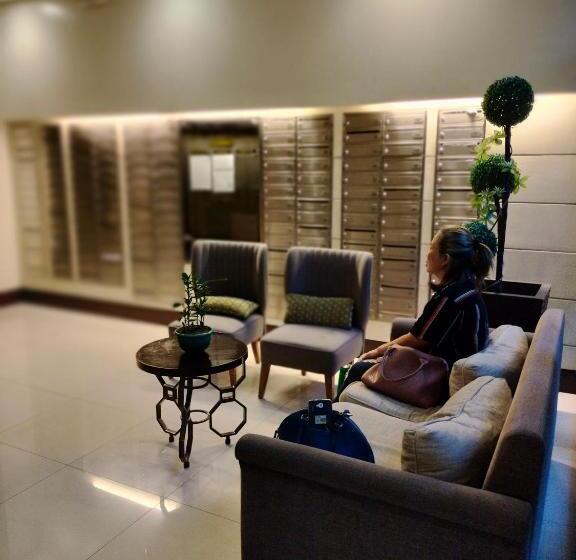 סטודיו סטנדרט עם מרפסת, Rqui Condotel Near Airport At Two Palmtree Villas