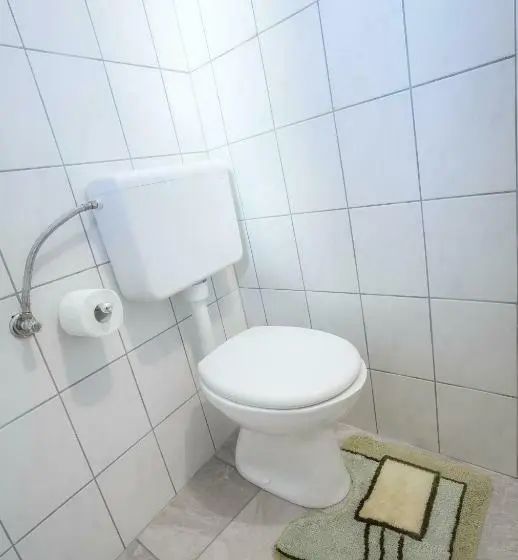 اتاق استاندارد یک تخته با سرویس بهداشتی مشترک, 1a Adventure Hostel
