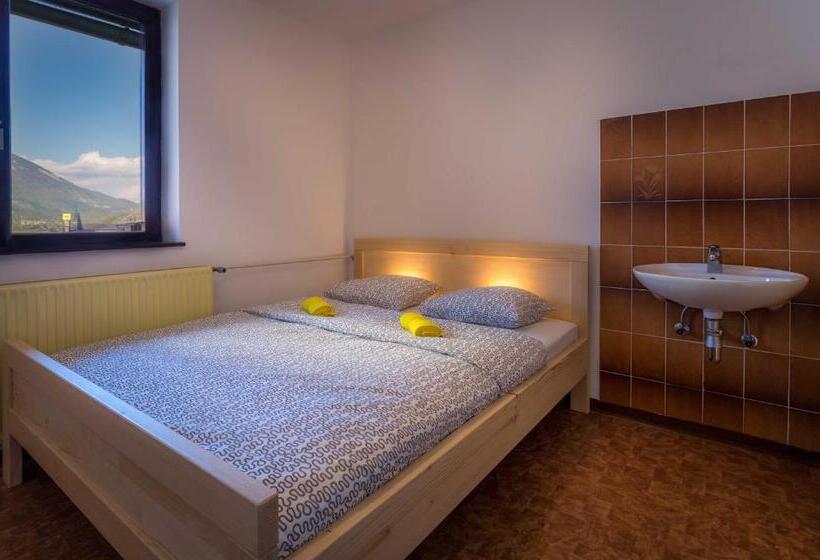 اتاق استاندارد با سرویس بهداشتی مشترک, 1a Adventure Hostel