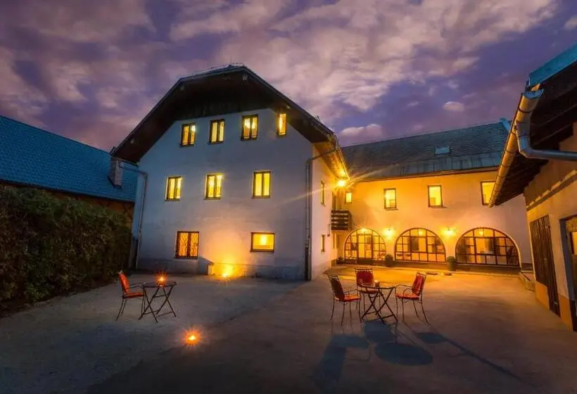 تختخواب در اتاق مشترک, 1a Adventure Hostel