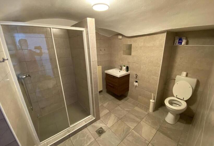 آپارتمان 1 خوابه با چشمانداز, 1a Adventure Hostel