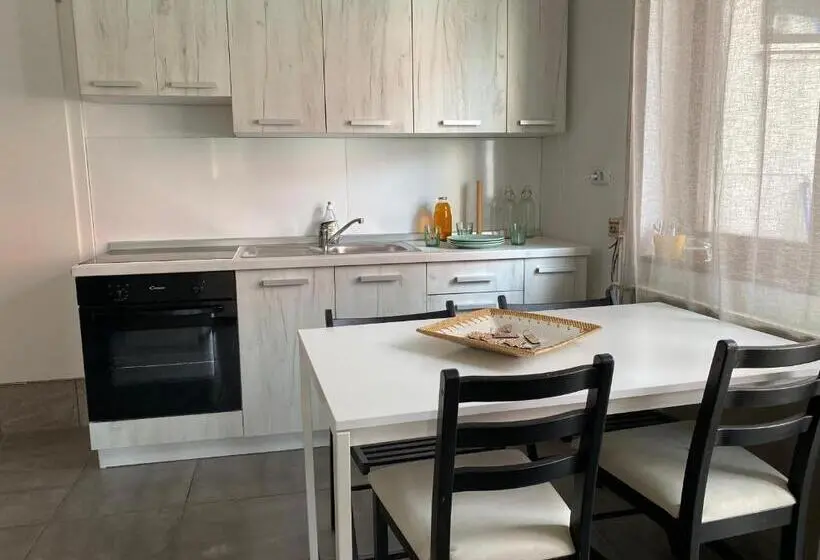 آپارتمان 1 خوابه با چشم‌انداز, 1a Adventure Hostel