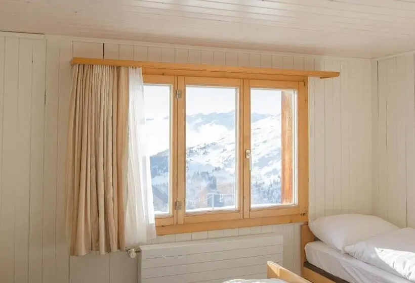 Vuode Makuusalissa, Berghaus Nagens