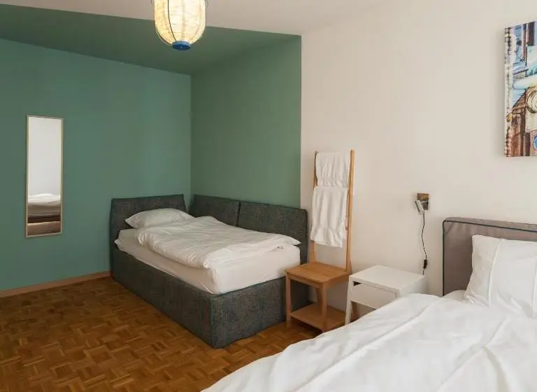 バスルーム共有のトリプルスタンダード, B&b Louis Favre 21