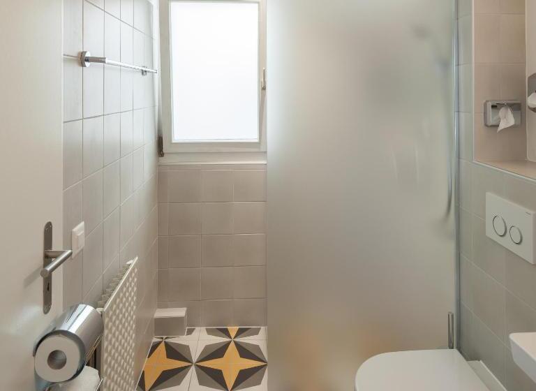 スタンダードルーム, B&b Louis Favre 21