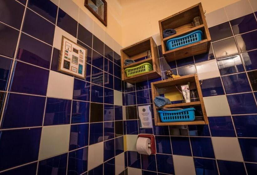 バス共有のスタンダードルーム, Barrbra Bnb Over The Sea