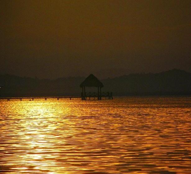 オーシャンビューのスタンダードバンガロー, Barrbra Bnb Over The Sea