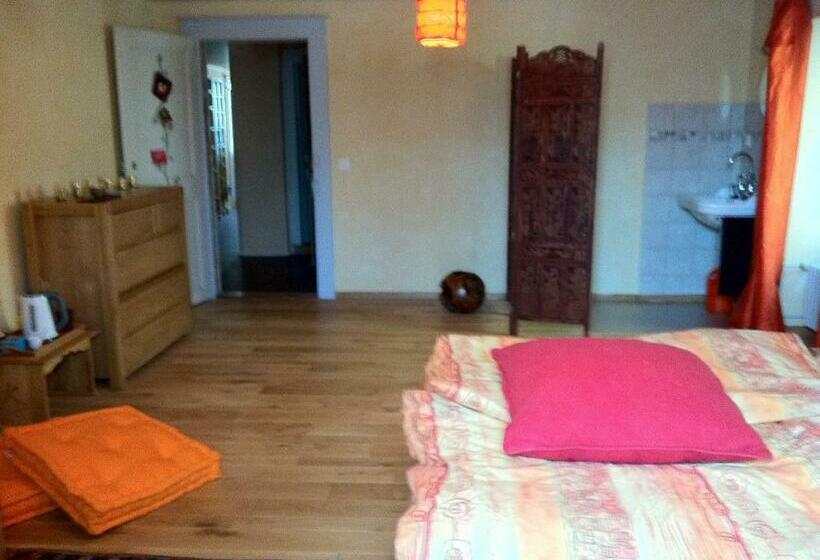 Семейный Номер Вид на Сад, Chambres D'hôtes Chez Epicure