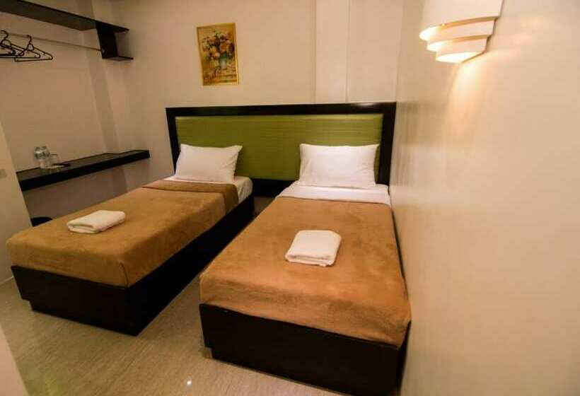 اتاق لوکس, Ace Francis