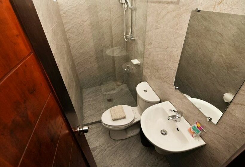 اتاق لوکس یک تخته, Ace Francis