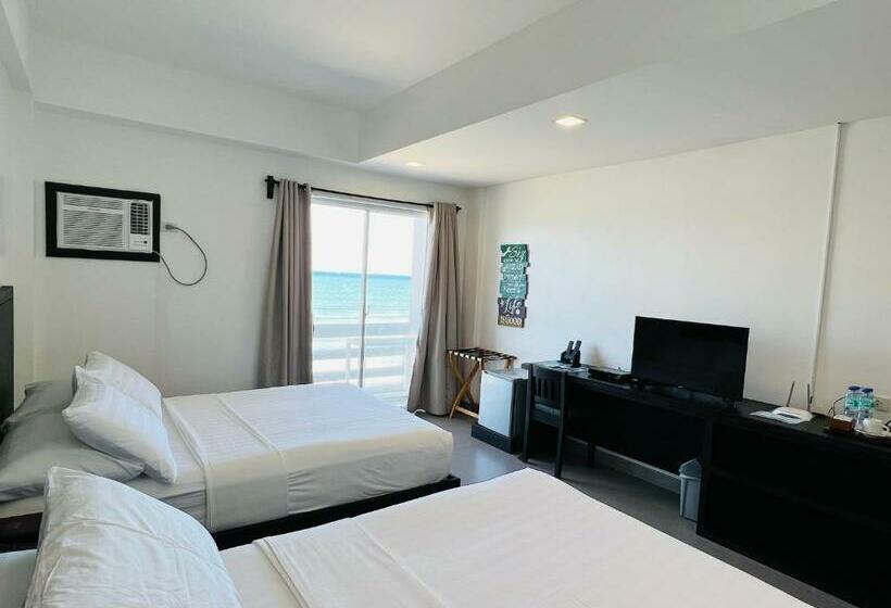 اتاق پریمیوم چهارنفره, Playa Azul Baler