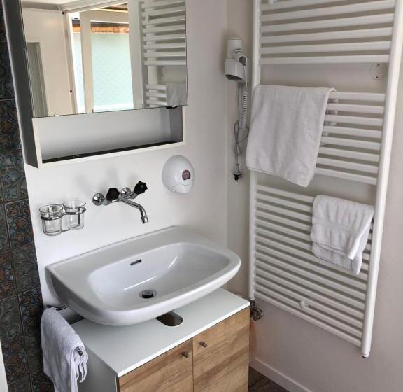 חדר אקונומי, Restaurant Simplon