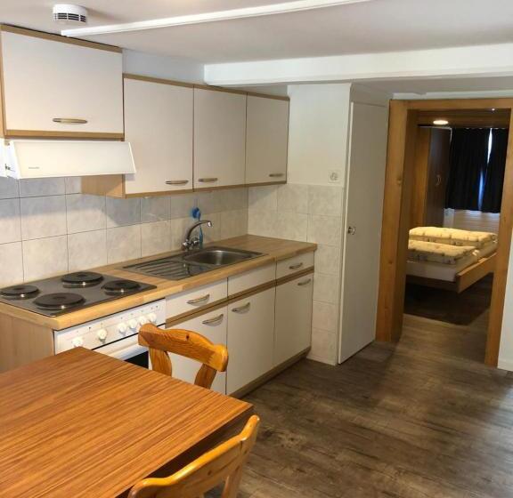 חדר אקונומי, Restaurant Simplon