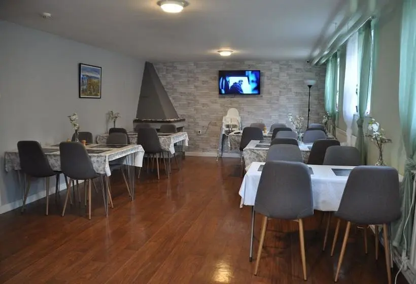 Perhehuone Jaettu Kylpyhuone, Roddaren Vandrarhem Hostel