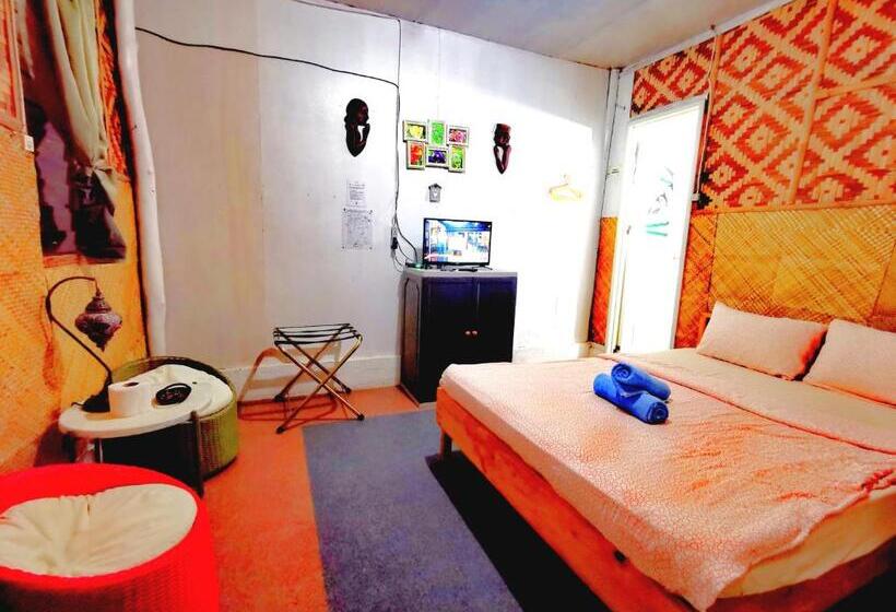 اتاق لوکس با بالکن و چشمانداز دریا, Stay N Save B&b