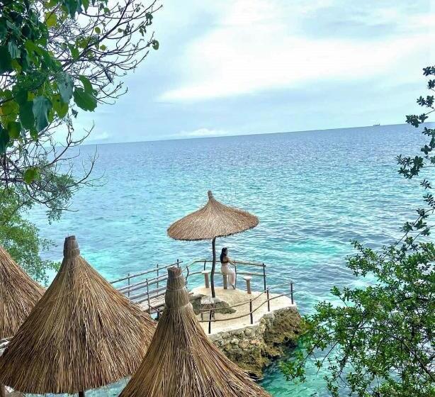 اتاق لوکس با بالکن و چشمانداز دریا, Stay N Save B&b